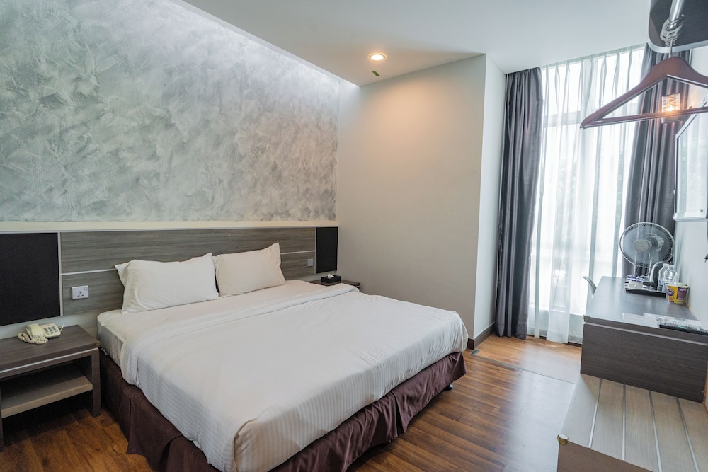Indra Hotel 31/58