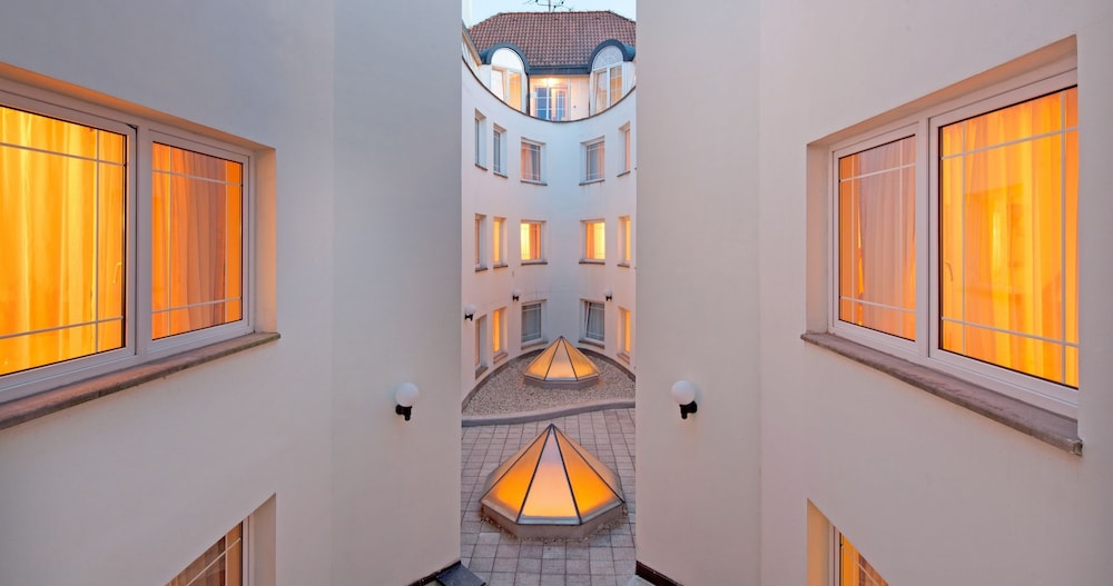 HOTEL CONCERTINO ZLATA HUSA 31/73