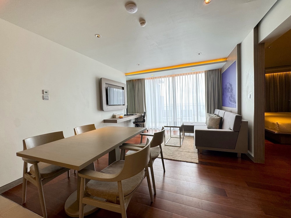 Oceanfront Beach Resort And Spa 28/50