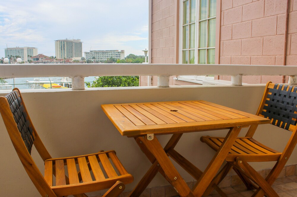 Fisherman's Point Resort 46/50