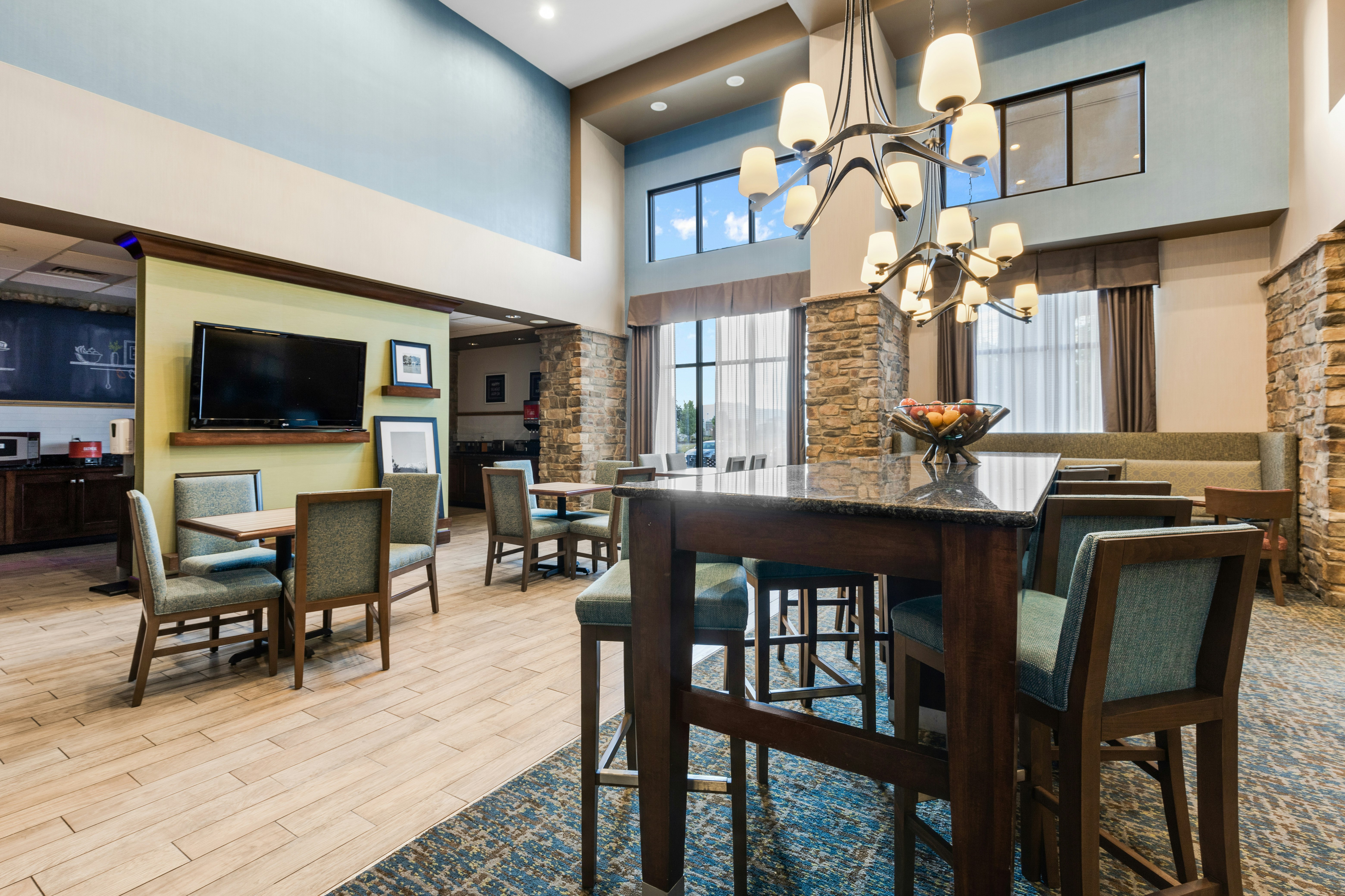 Hampton Inn & Suites Colorado Springs-Air Force Academy-I-25 North 13/19