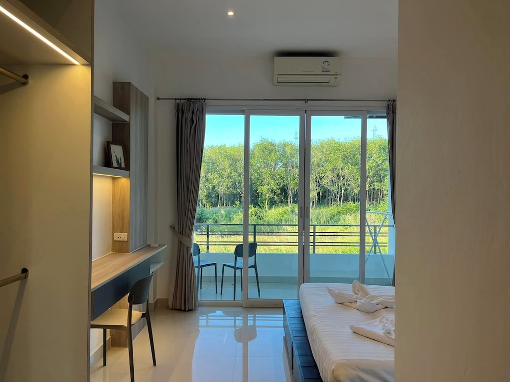 Suite, Queen Bed, Pool Access، Lanta Sport Resort 4/9