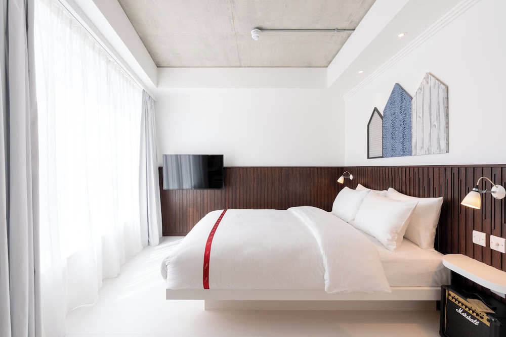 Wow, Queen Bed