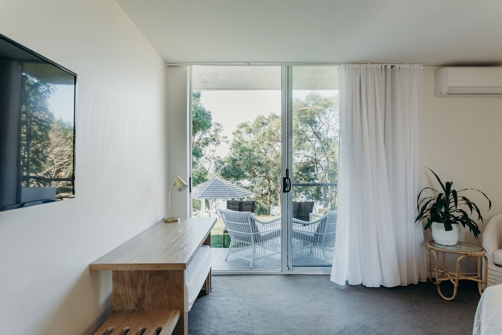 Bannisters Port Stephens 27/72
