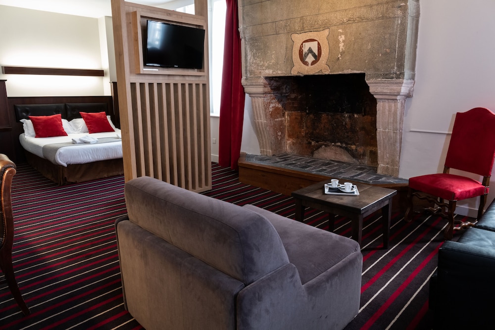 Hotel De L Univers 47/69