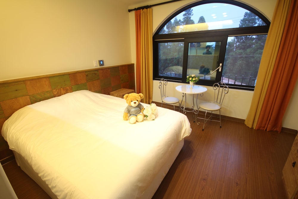 Nomad Pension In Jeju 22/62
