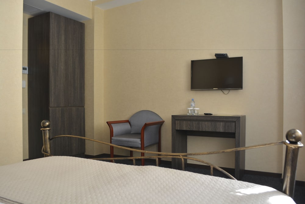 Redline Hotel 33/71