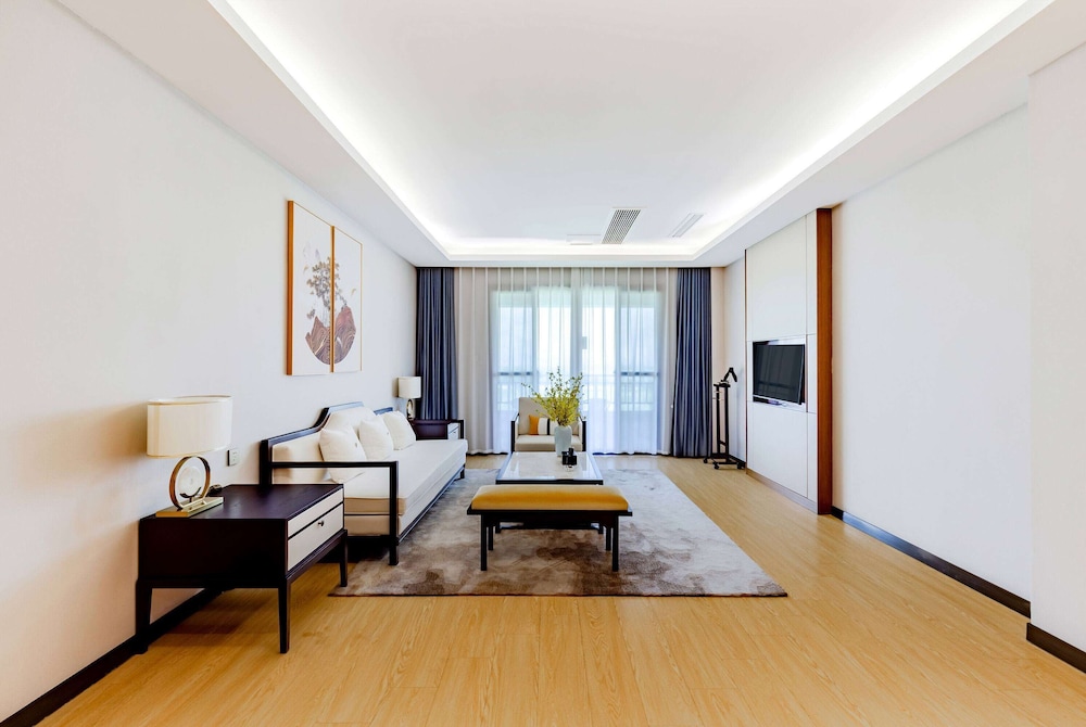 Howard Johnson Lakeview Hotel Huaibei 23/48