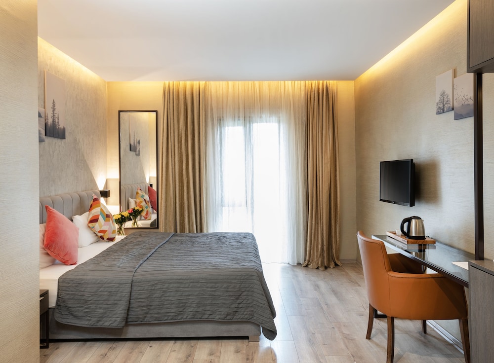 Orya Hotel 41/63