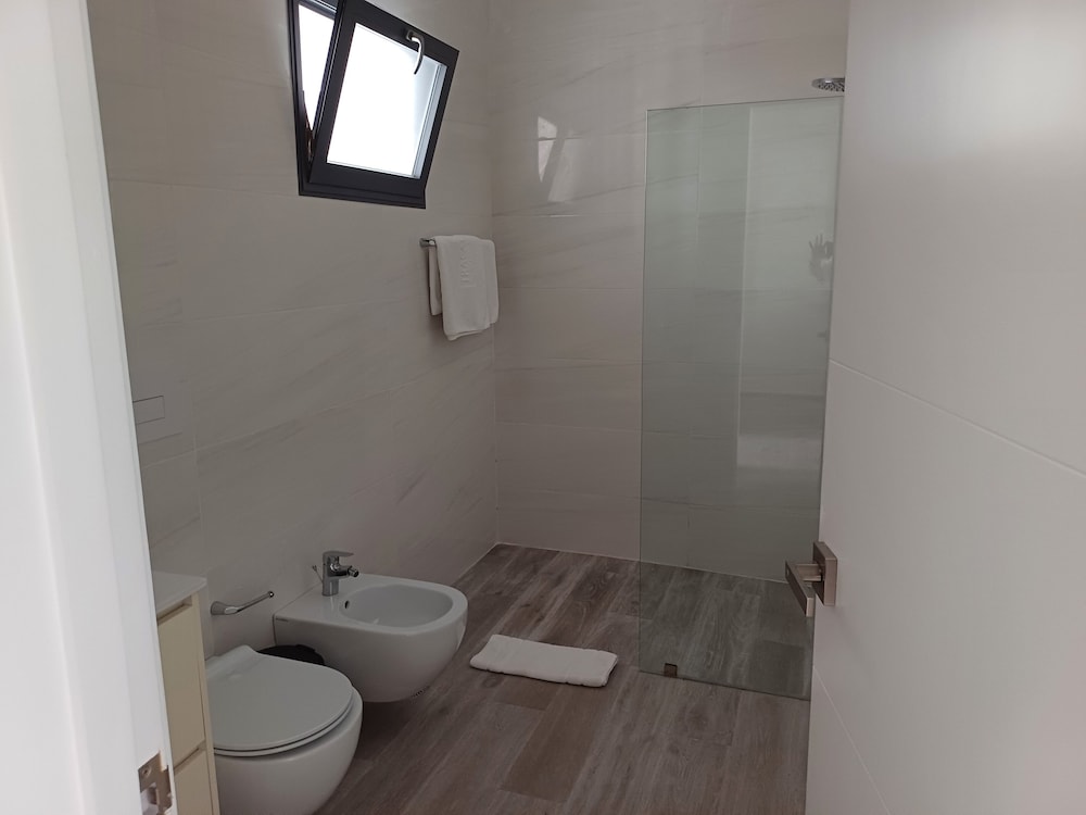 Deluxe, Apartment, Double Bed, Tracadero Beach Resort 3/4