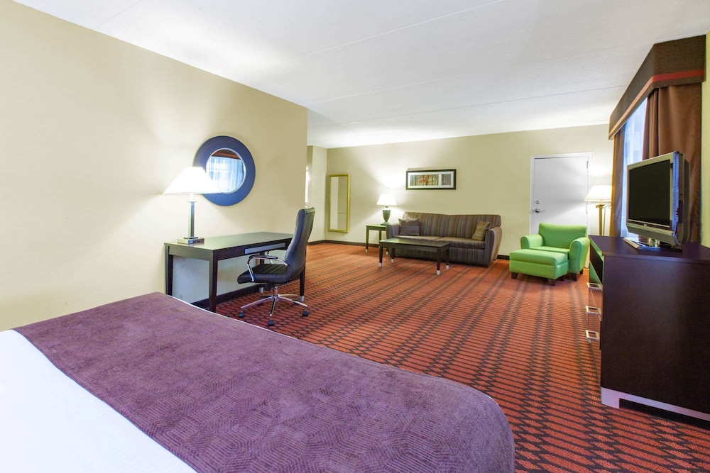 Baymont By Wyndham Harrisburg 15/41