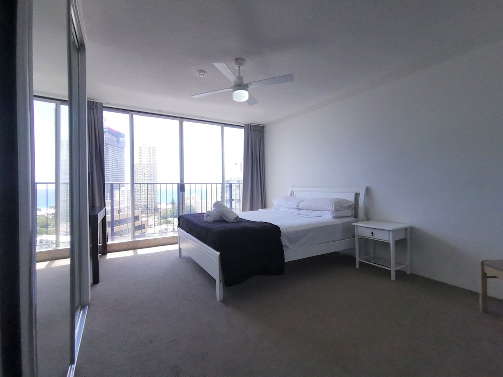 Condor Ocean View Apartments 24/74
