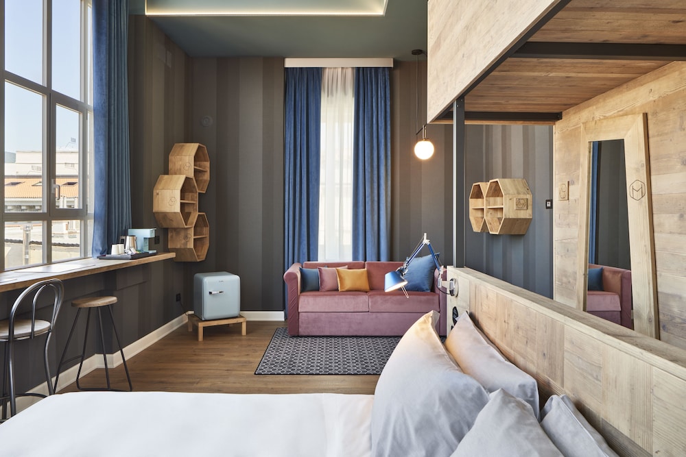 The Modernist Hotel 17/39