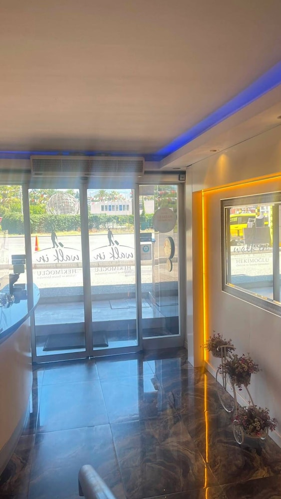 Walk In Hotel 27/44