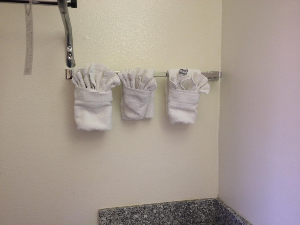 Riverside Inn & Suites 35/56