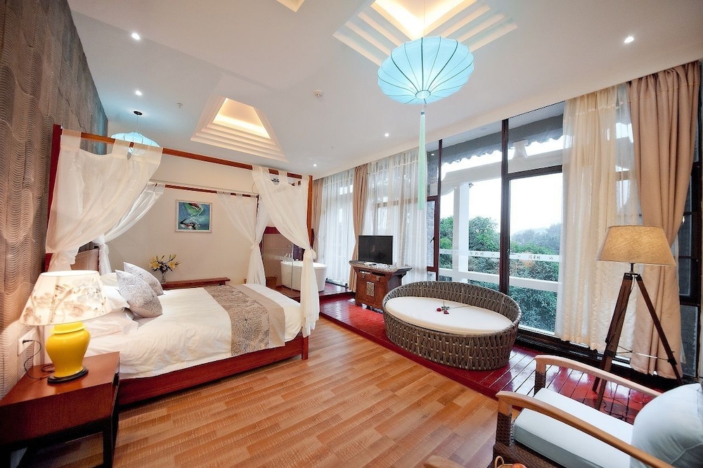 Guilin Crystal Crescent Moon Hotel 55/71