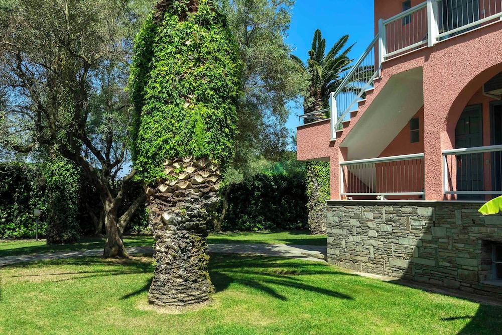 Hanioti Village Resort 67/70