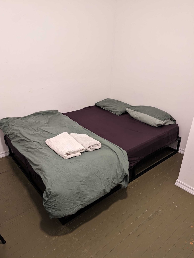 The Parkdale Hostellerie 20/66