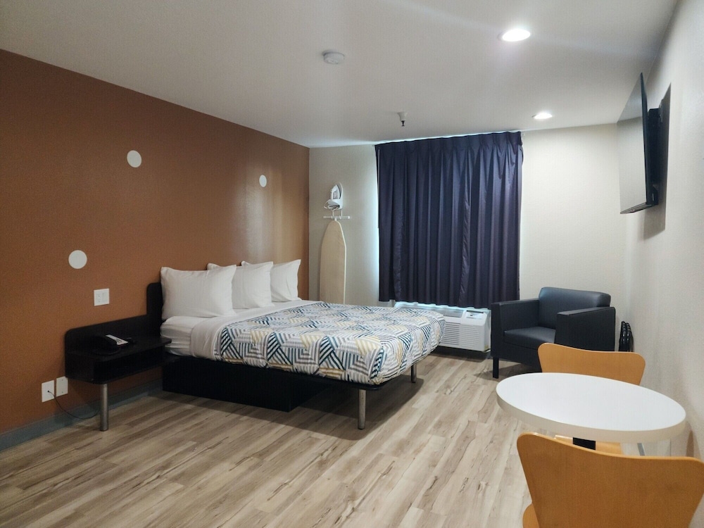 غرفة ديلوكس بسرير كوين بمطبخ صغير