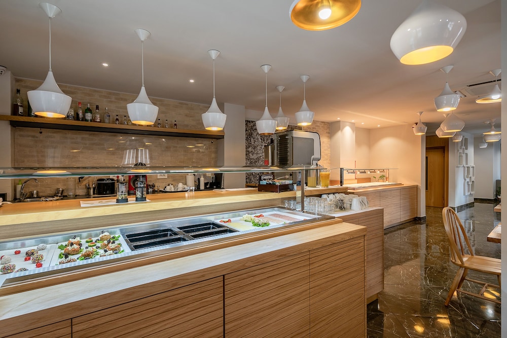 Elia Bettolo Hotel 6/69