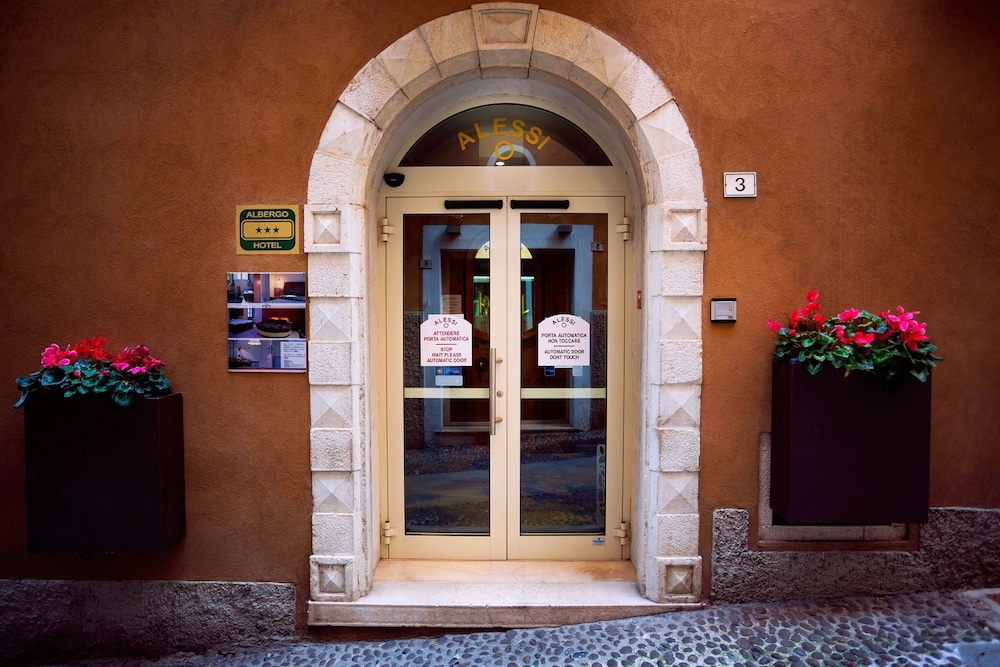 Alessi Hotel Trattoria 33/72