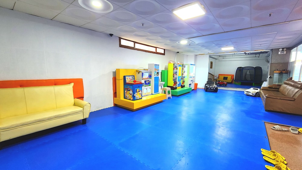 Kids & Family Hotel 64/70