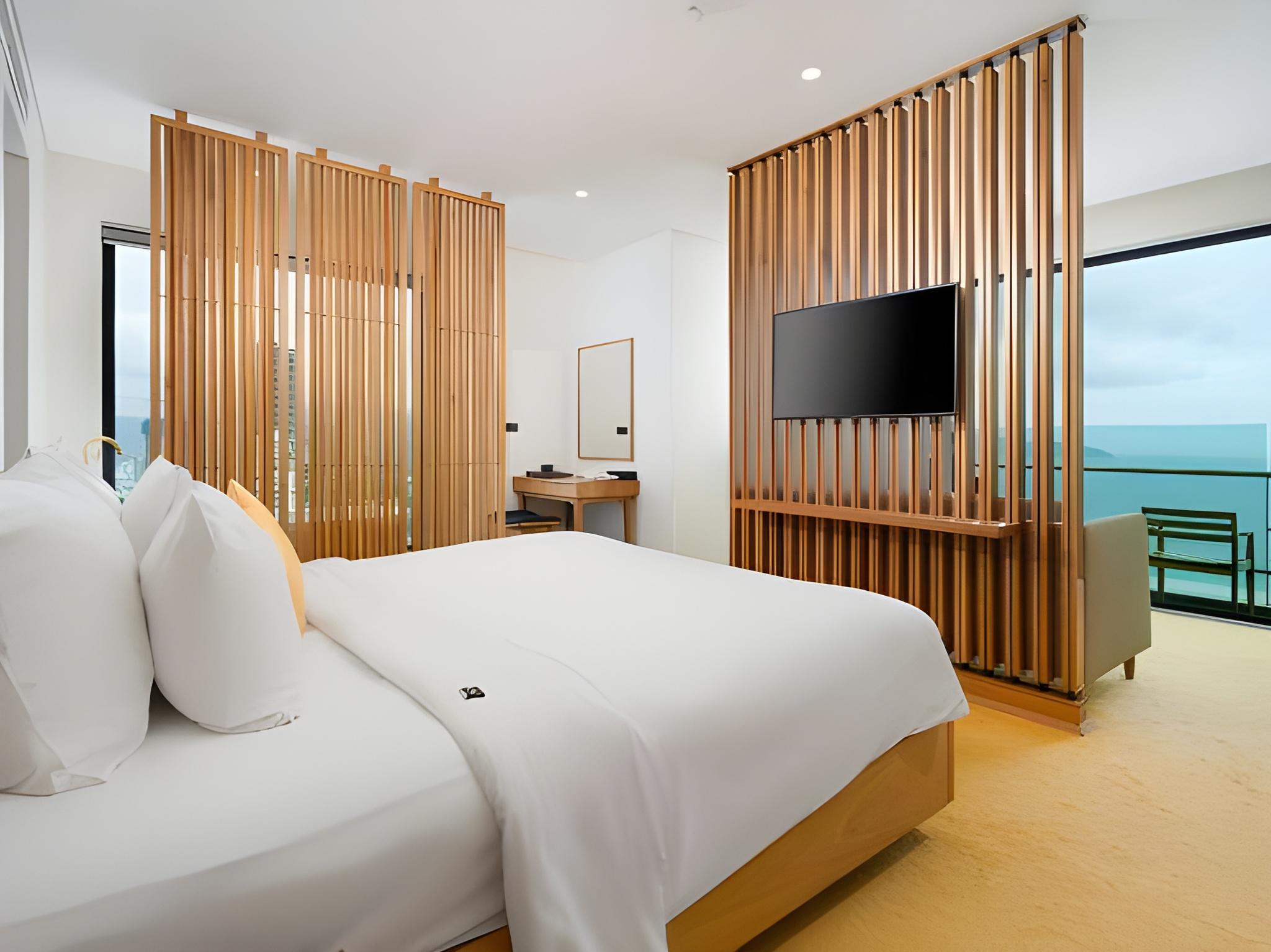 Premium, Suite, King Bed, Sea View, Balcony