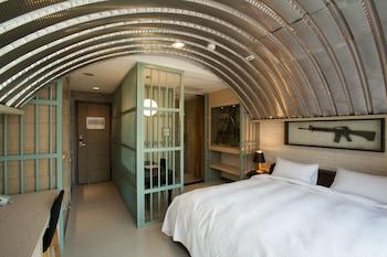 Design, King and Queen Bed