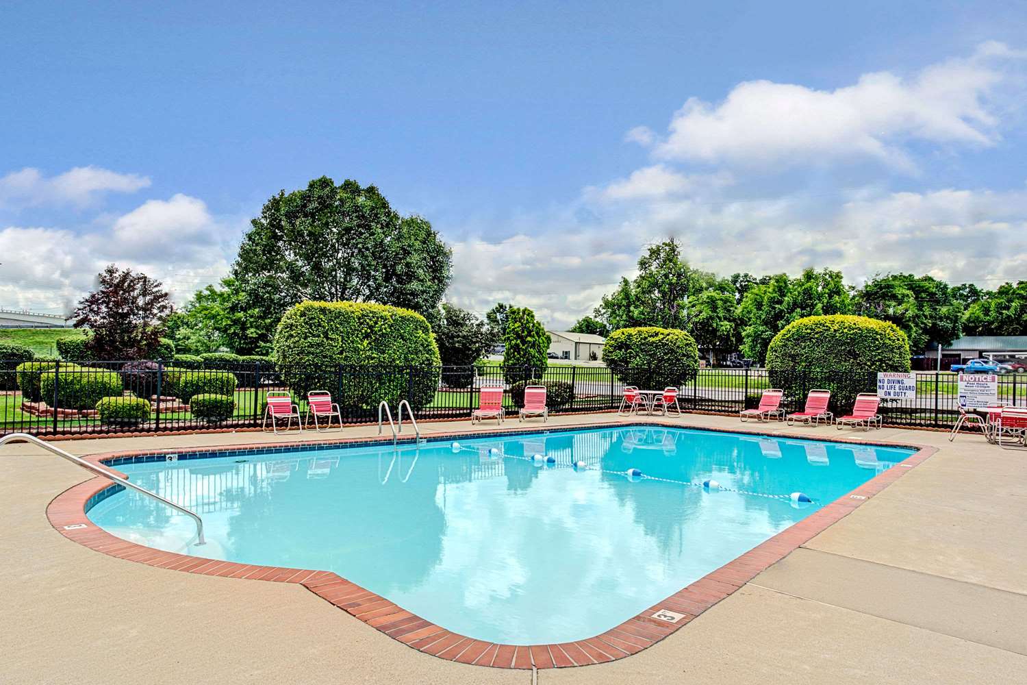 Ramada By Wyndham Murfreesboro 10/24