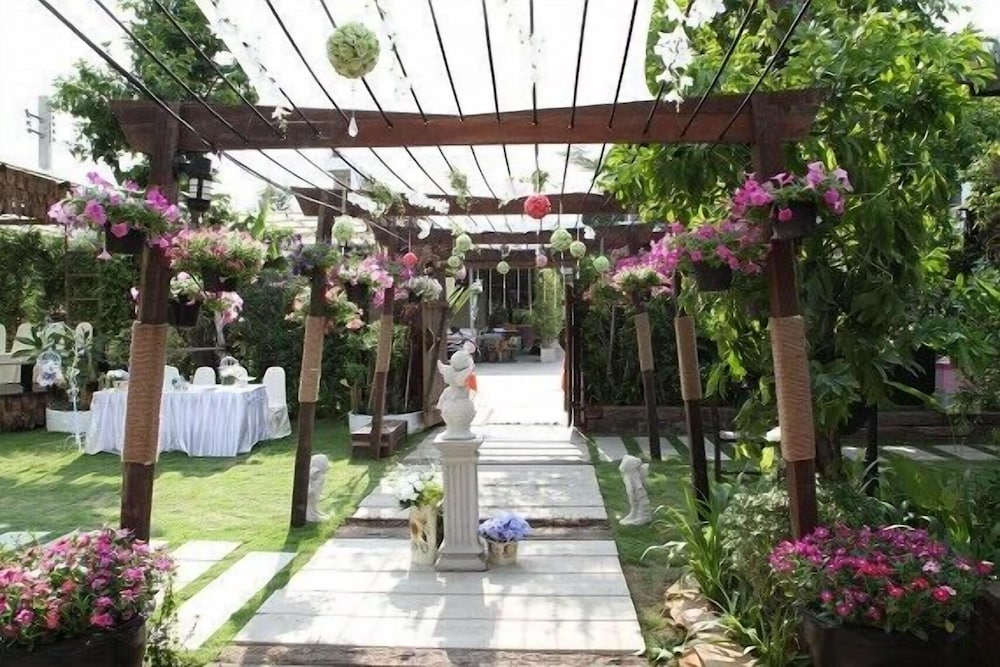 The Loft Resort Bangkok 42/44