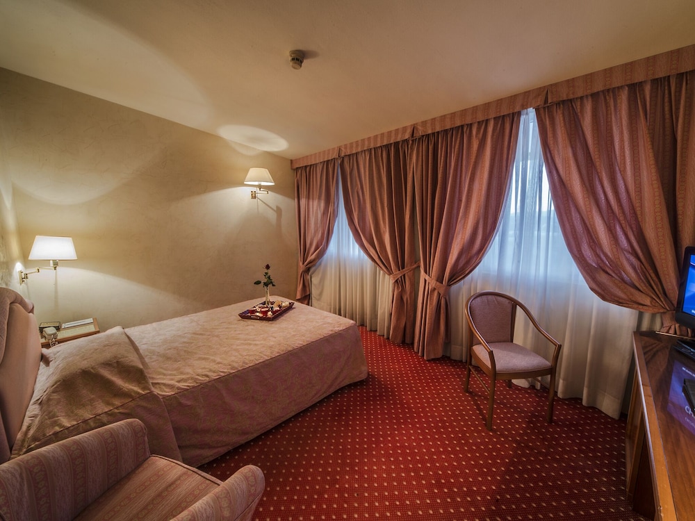 ROOM, SINGLE, DOUBLE BED