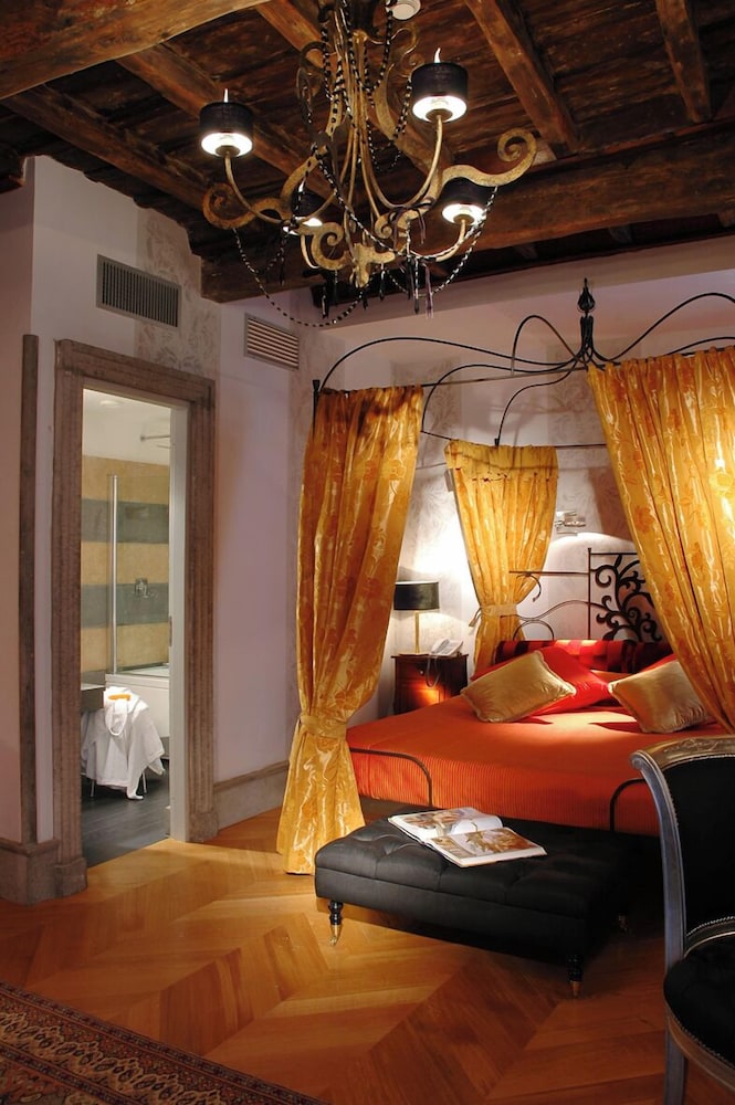 The Inn At The Roman Forum 70/126