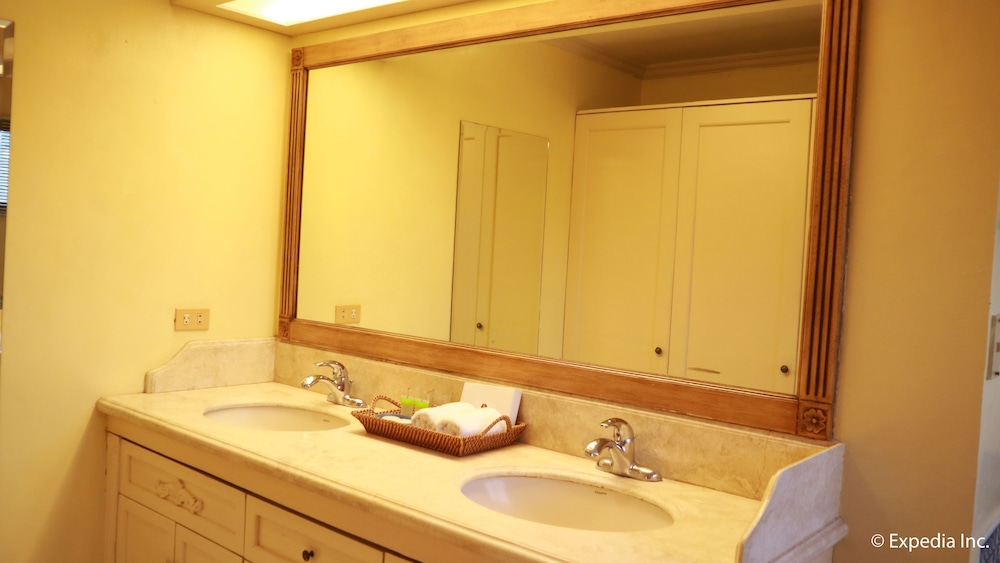 Sophia Suites Residence Hotel 42/45