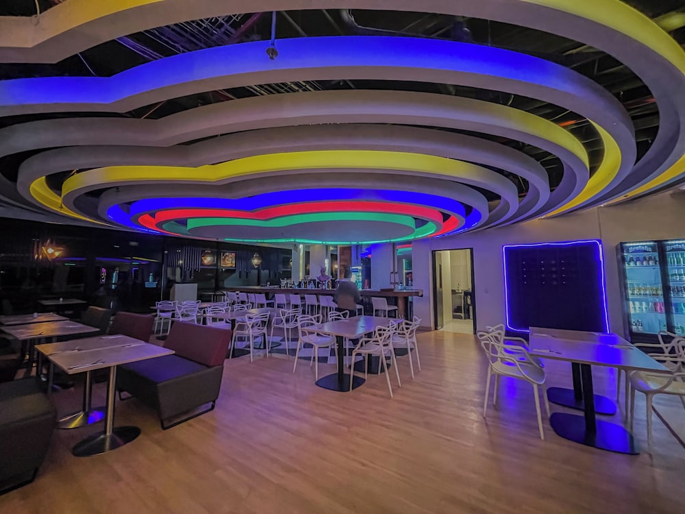 Pop Art Hotel Y Centro De Convenciones 63/70