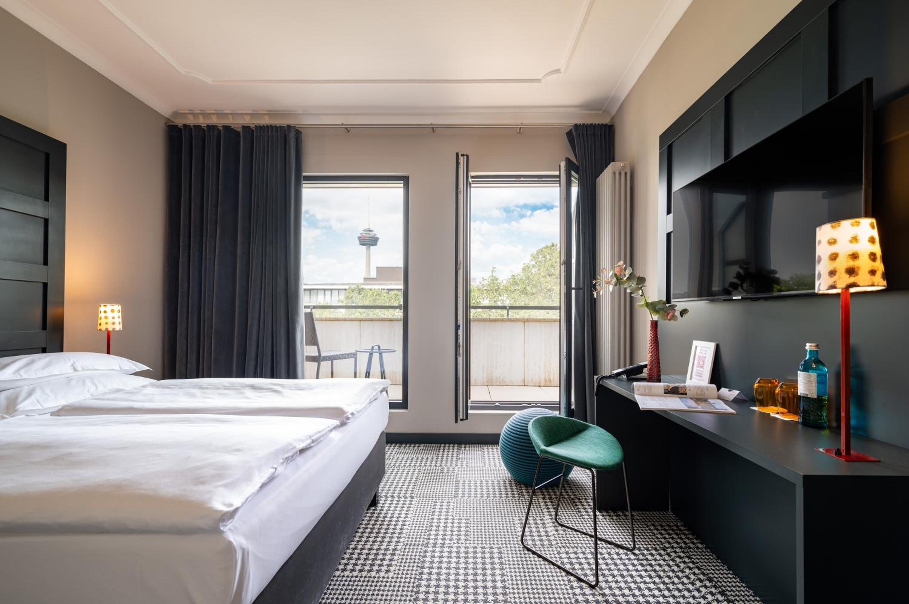 Medium, King Bed