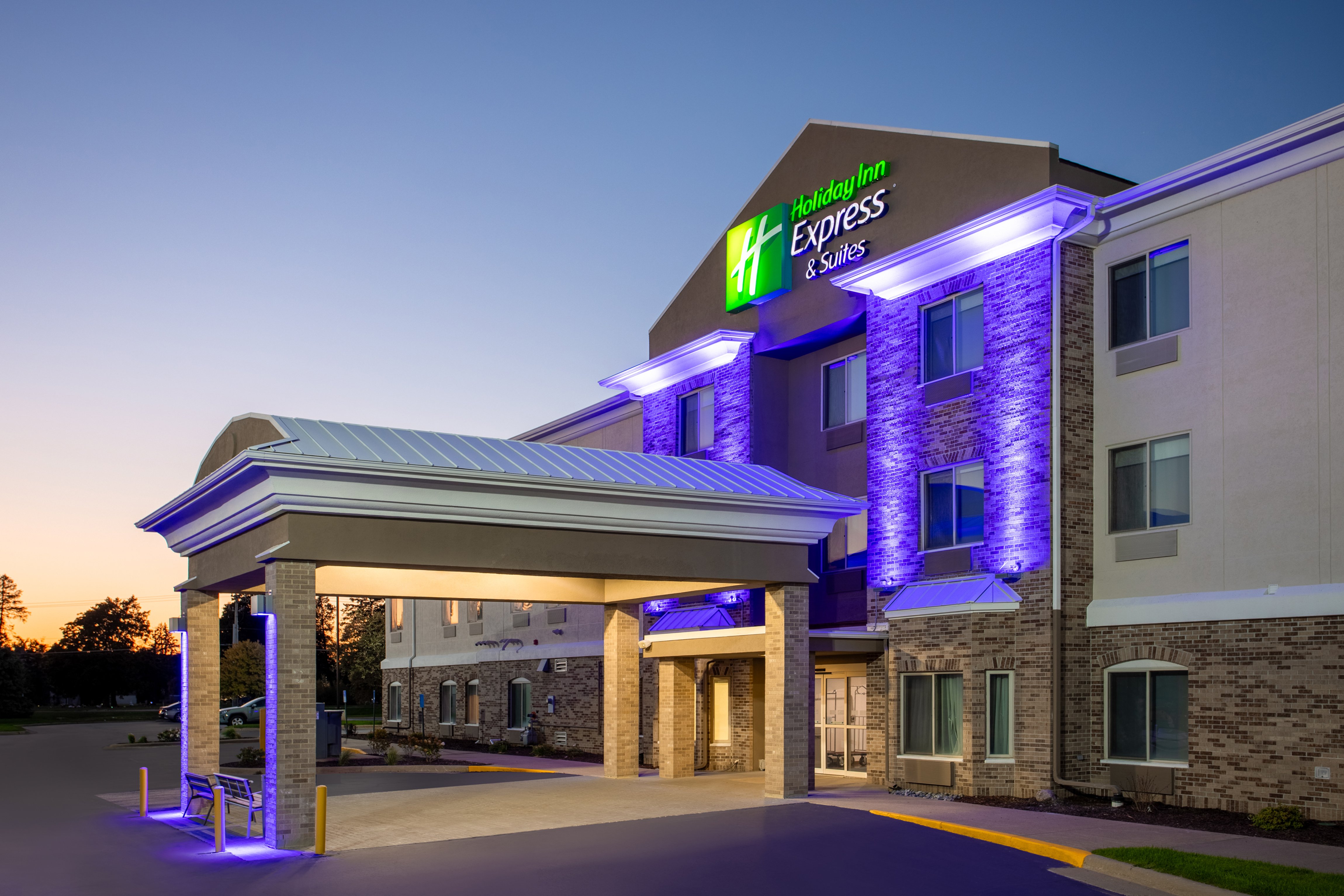 Holiday Inn Express Hotel Suites Clinton 3/50