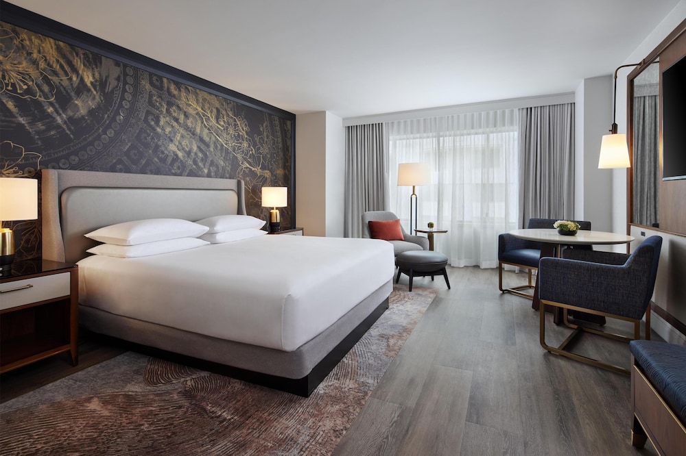 ROOM, KING BED, ATRIUM VIEW