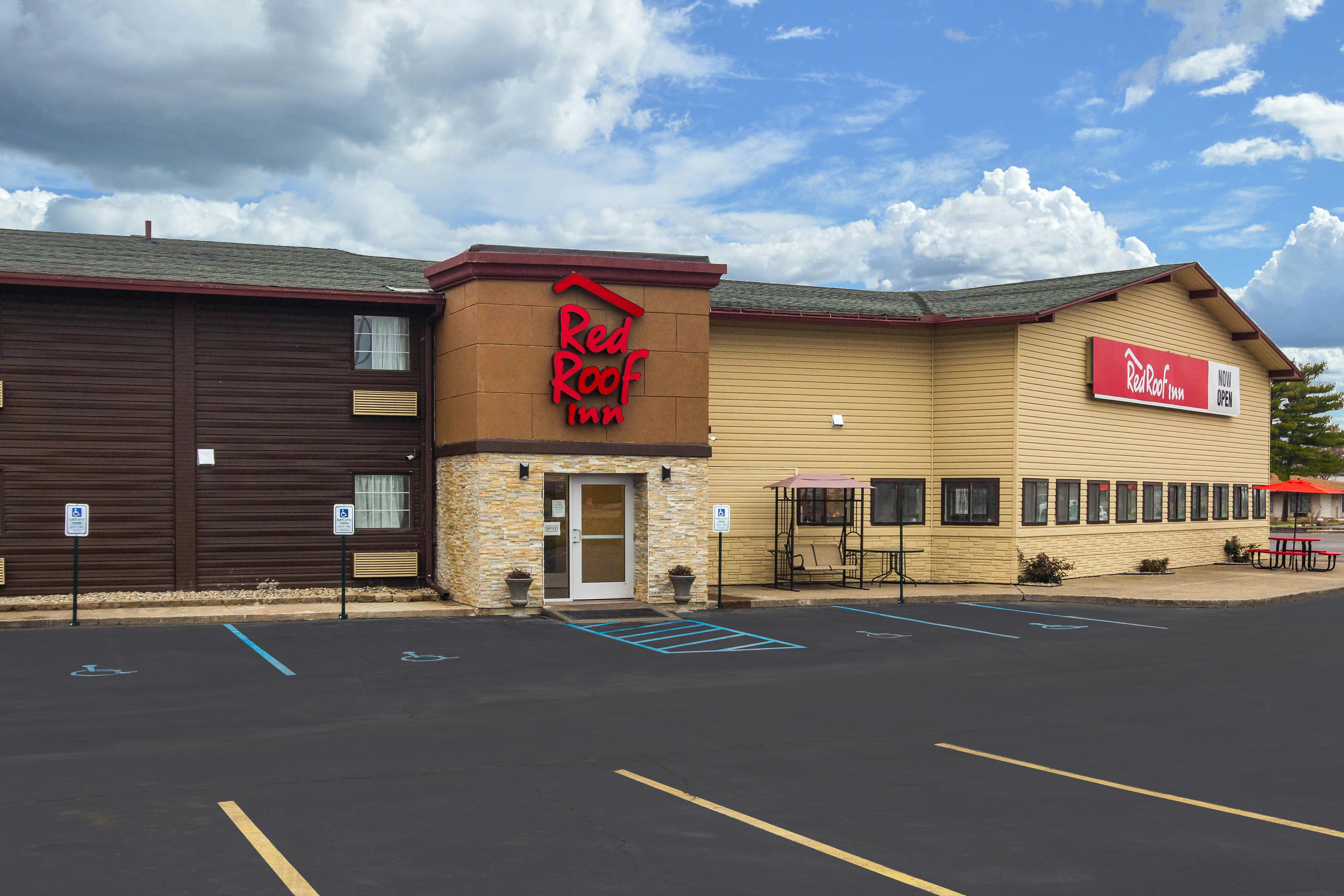Red Roof Inn Perrysburg 15/18