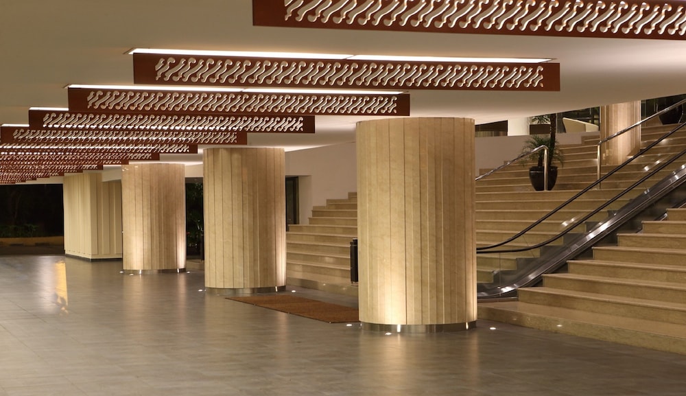 Santika Premiere Bintaro 40/78