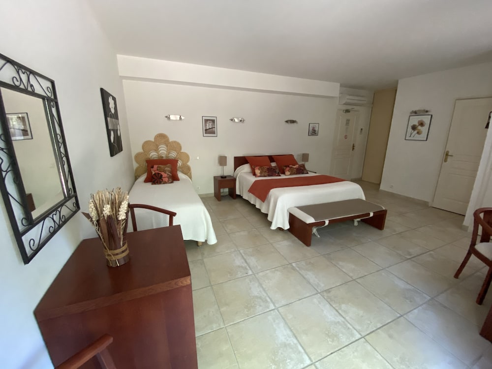 Hôtel Bon Encontre 6/23