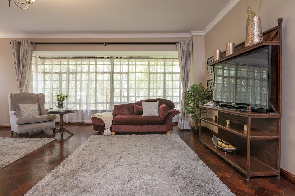 Fair Acres Boutique Hotel 58/71