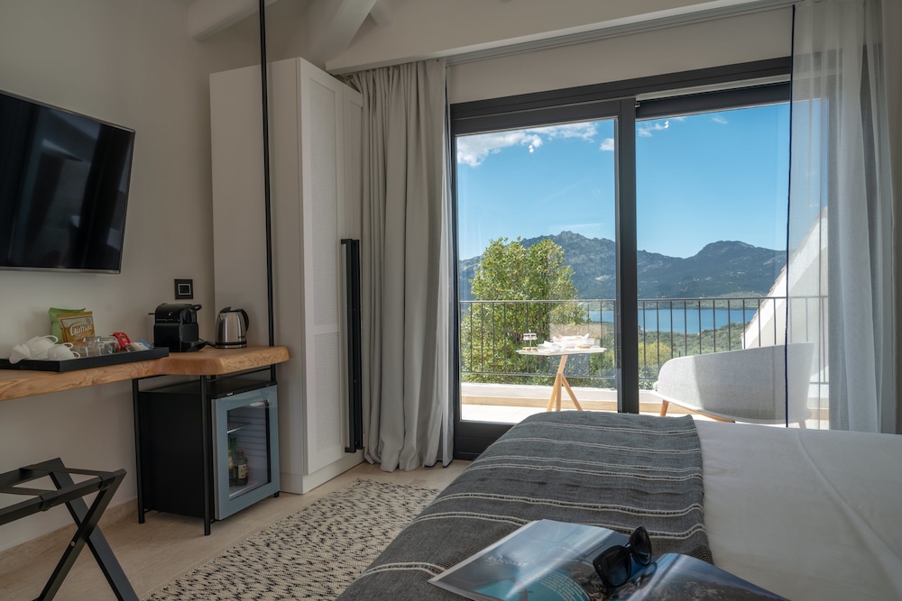 Sulia House Porto Rotondo, Curio Collection by Hilton 33/99