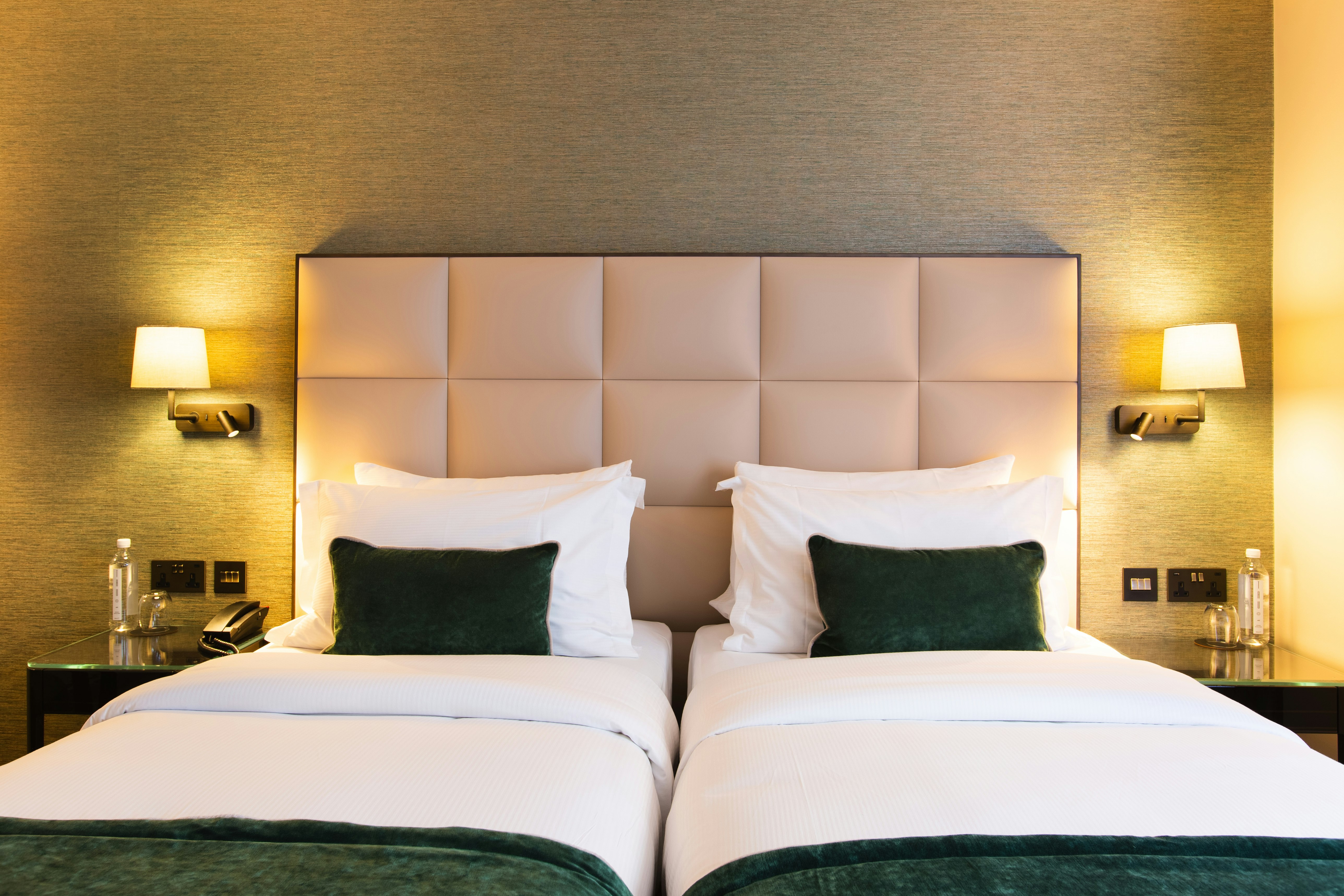 CLASSIC, TWIN BEDS