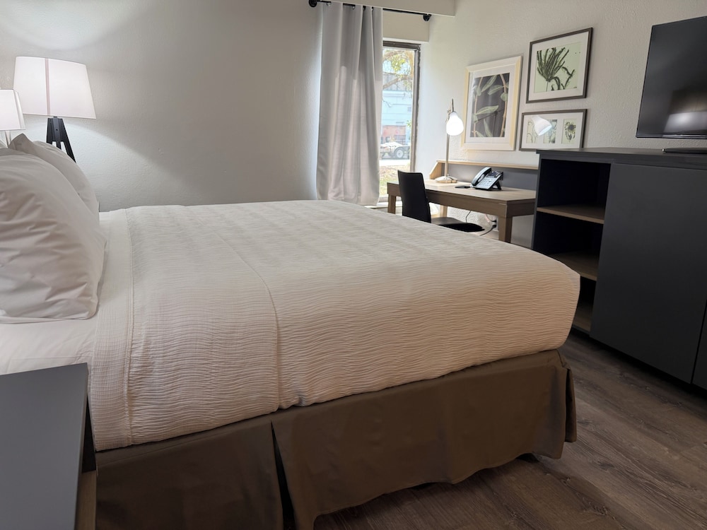 Wingate by Wyndham Jacksonville FL 33/57