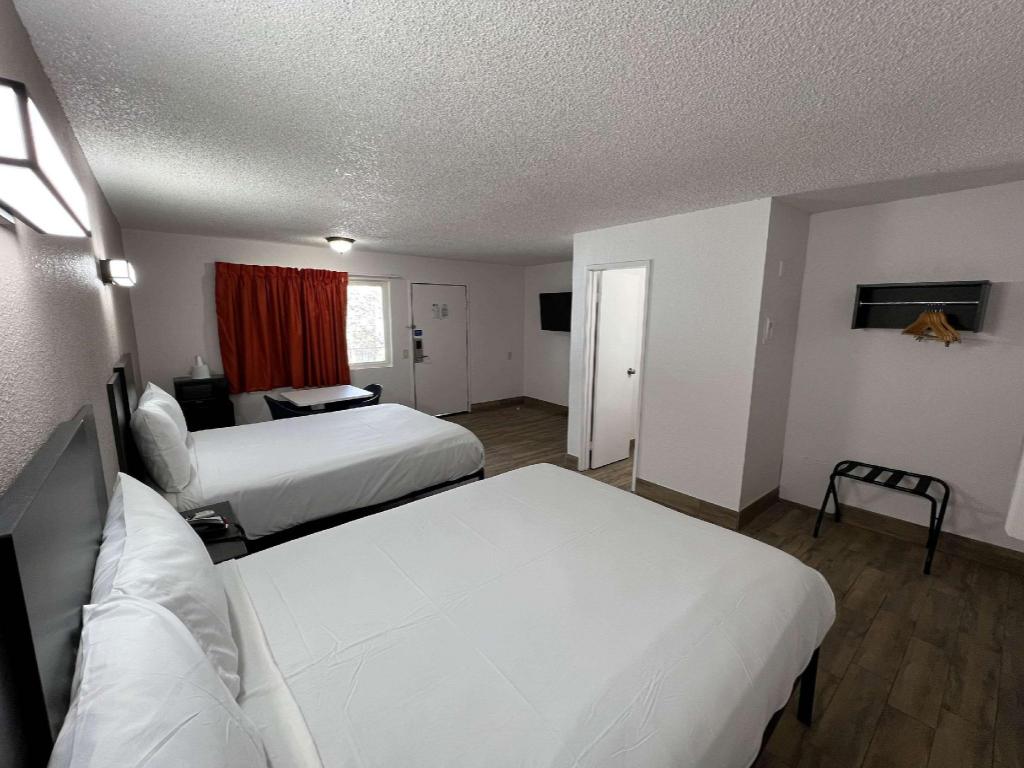Room at Motel6 Orange, CA - Anaheim, ORANGE - CA
