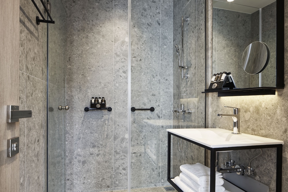 Urban Frame Hotel 42/46