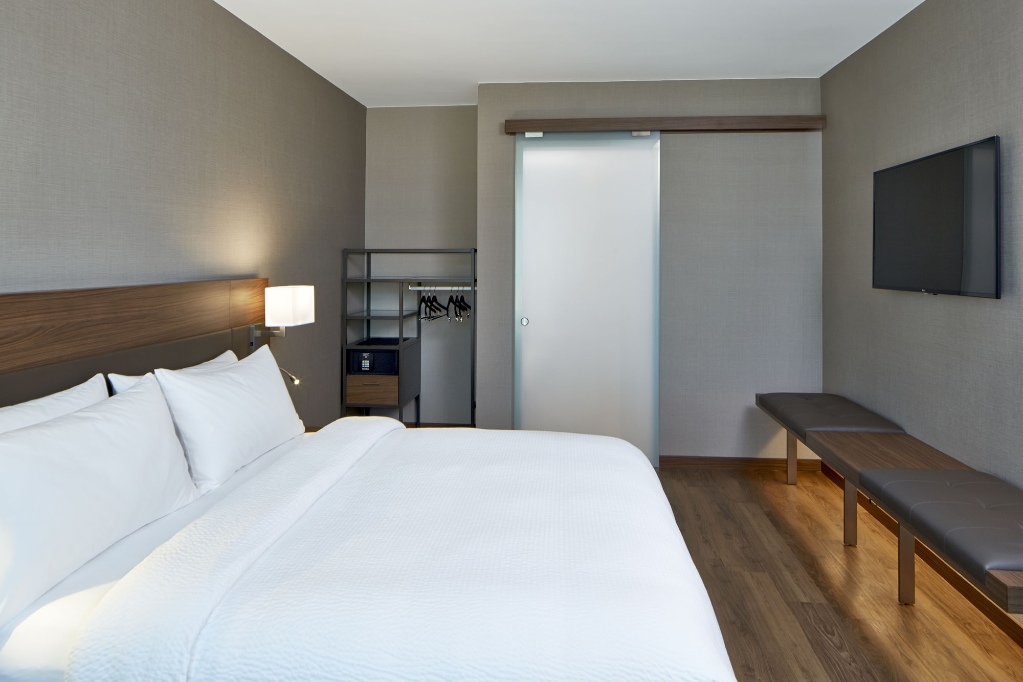 غرفة بسرير كينج، AC Hotel Atlanta Buckhead at Phipps Plaza 2/3