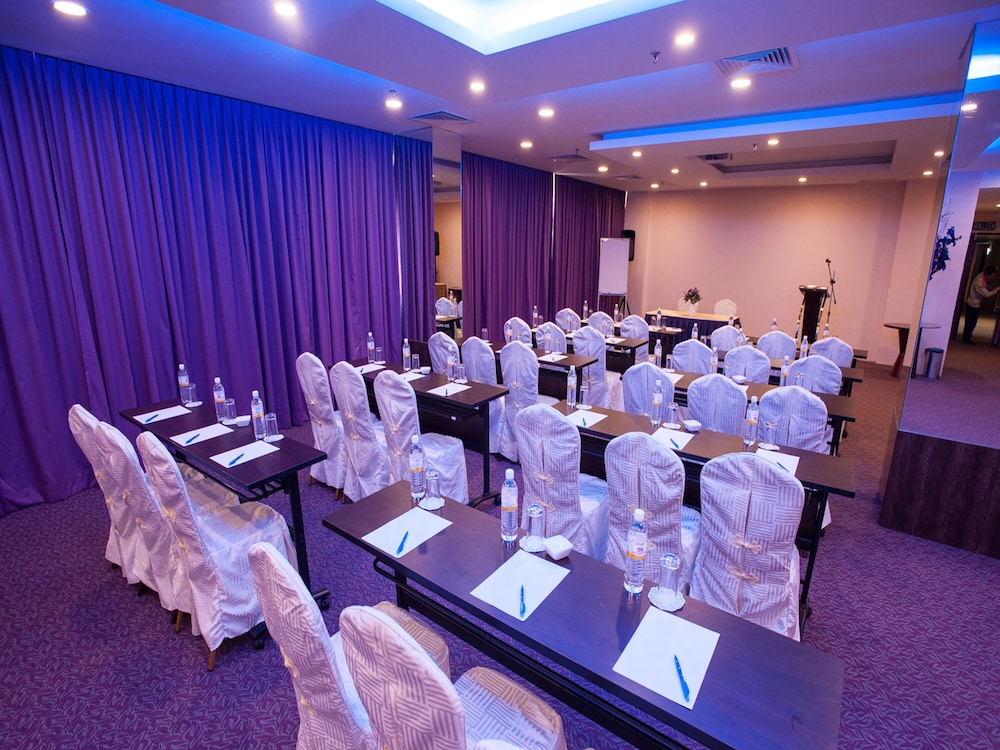 GAYA CENTRE HOTEL 40/42