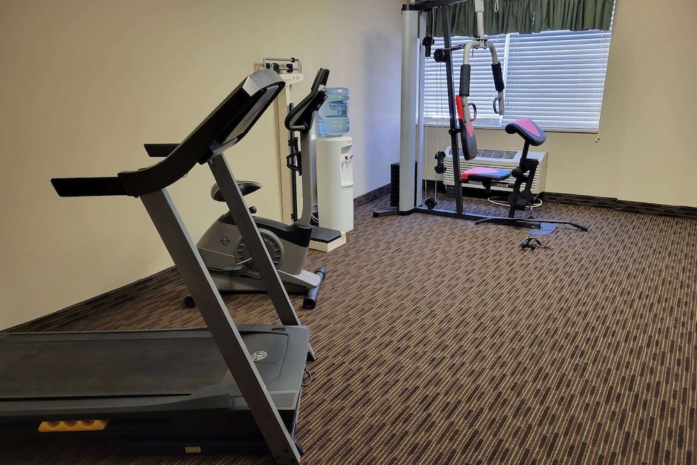 Americinn by Wyndham Cedar Rapids North 20/33