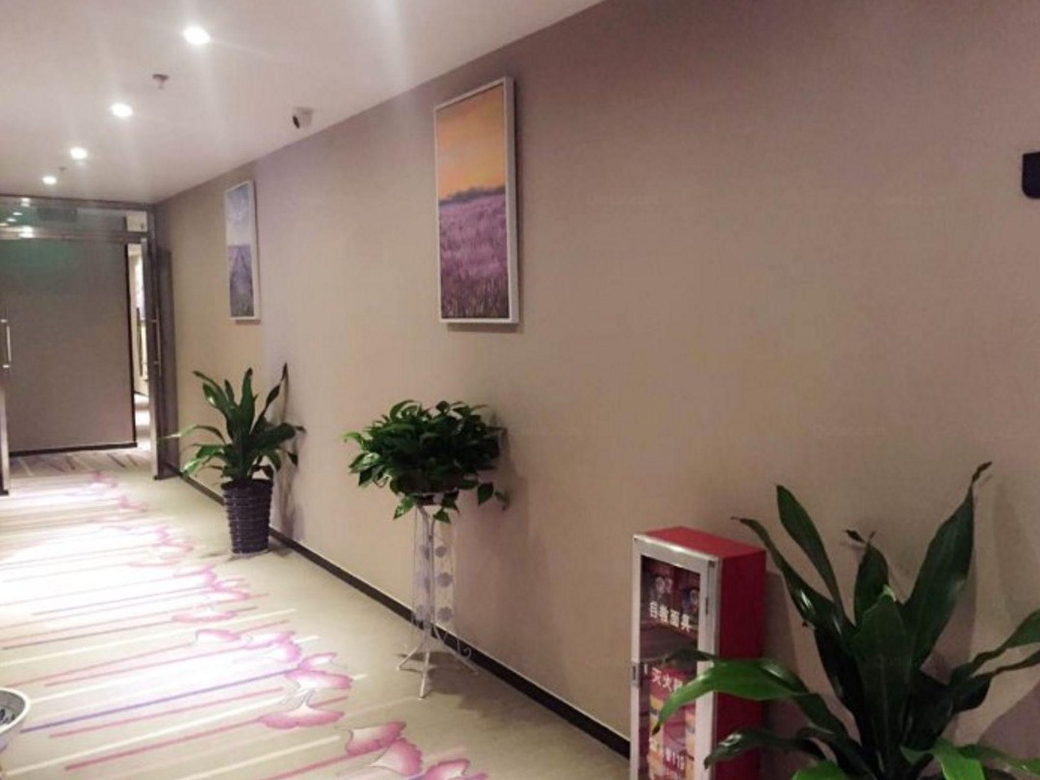 Lavande Hotel (Shanghai Zhangjiang Guanglan Road Metro Station) 5/24